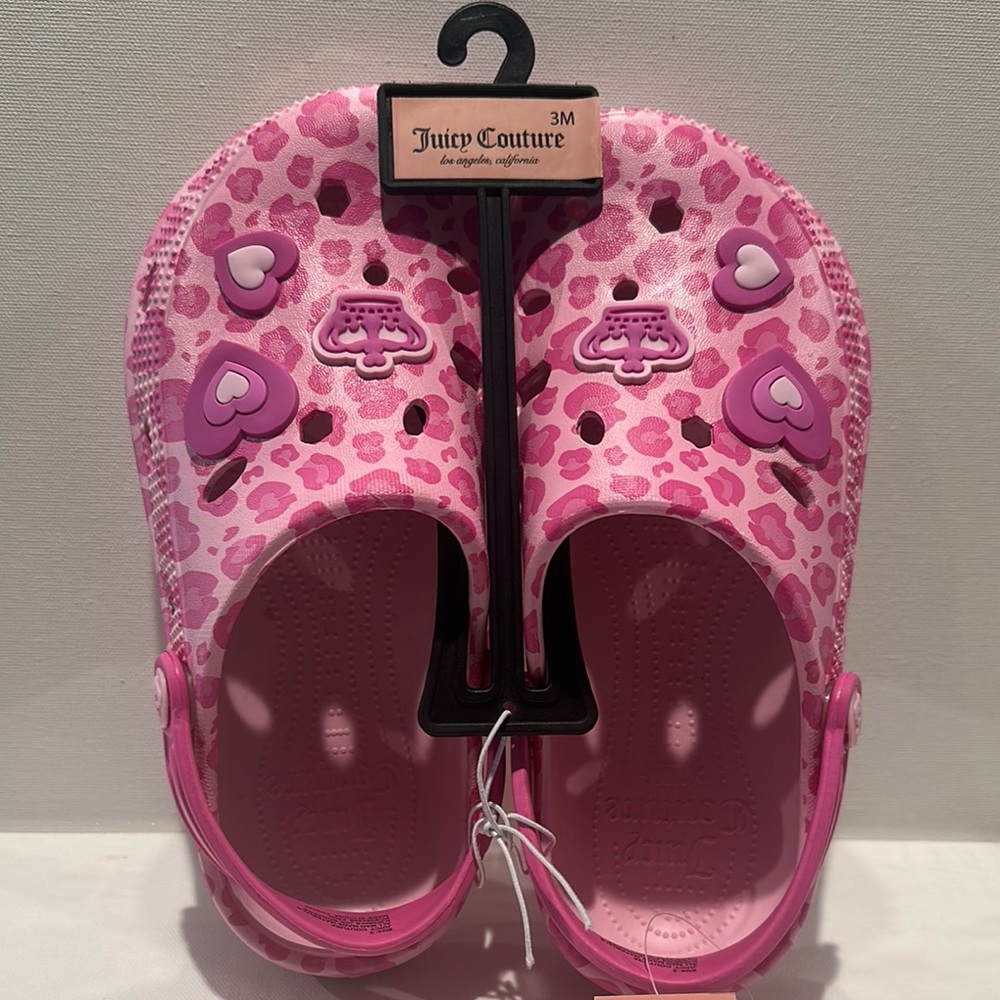 NWT Juicy Couture Girl’s Bright Pink Bonkers Clogs with back Strap.
